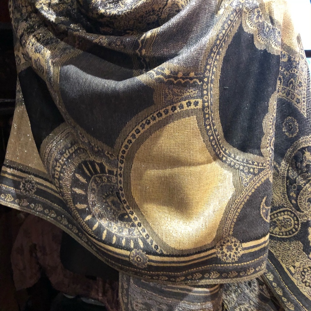 Vintage style paisley metallic pashmina shawl